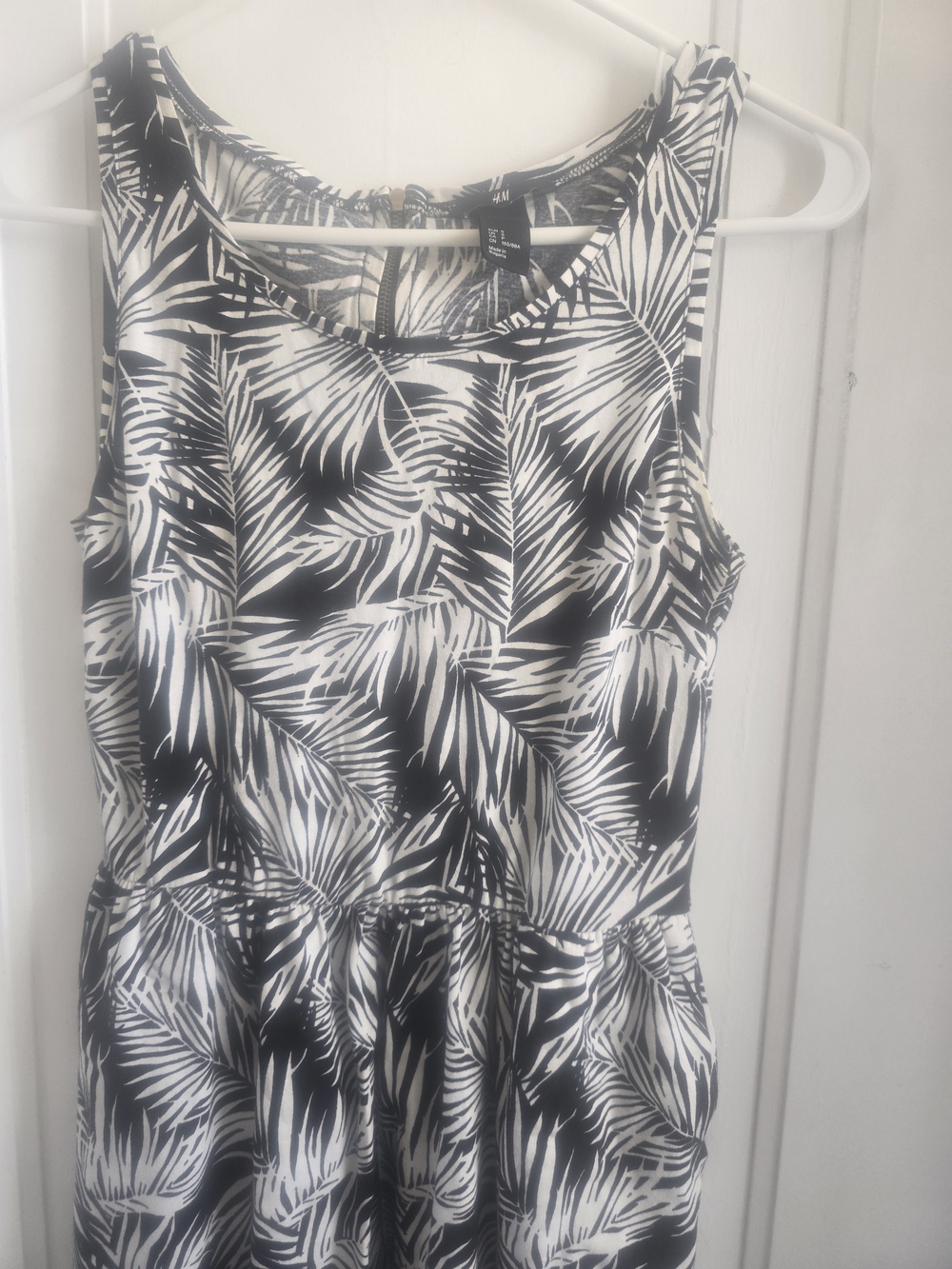 H&M Black and White Palm-Print Sleeveless Mini Dress